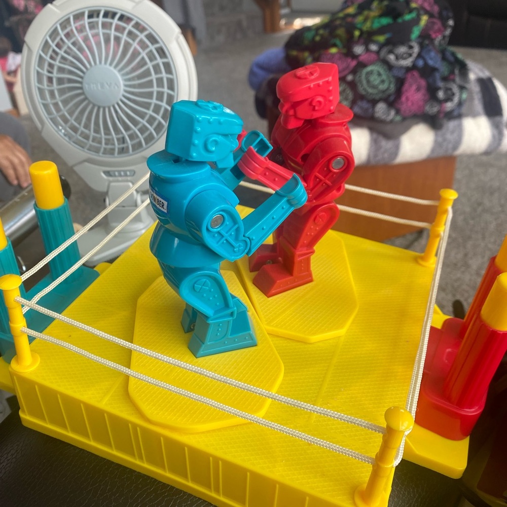 Rocket sockem robots
